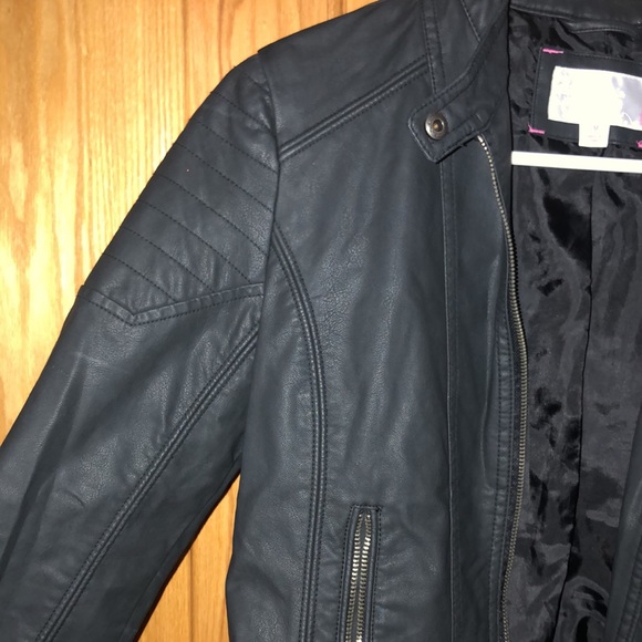 Leather jacket - Picture 3 of 4